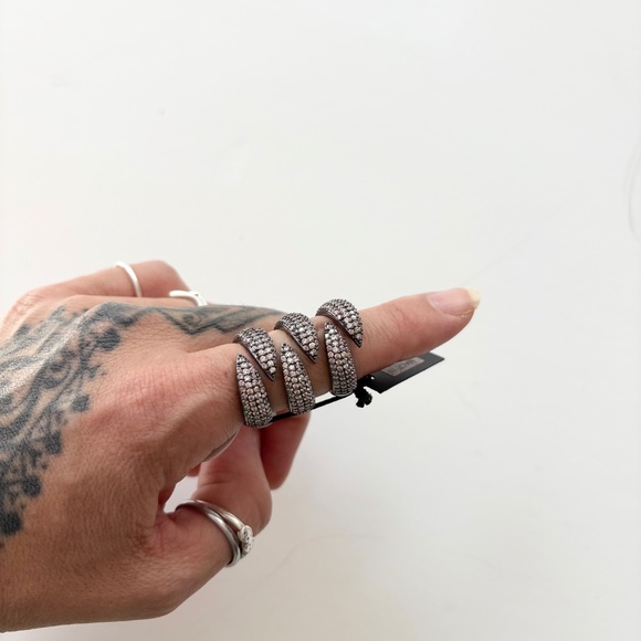 Noir NYC cubic zirconia claw ring - Picture 3 of 3